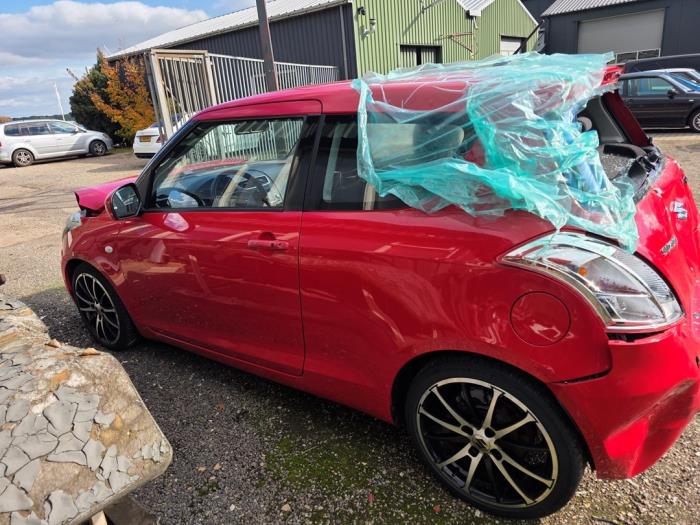 Suzuki Swift 1.2 16V Schrottauto (2011, Rot)