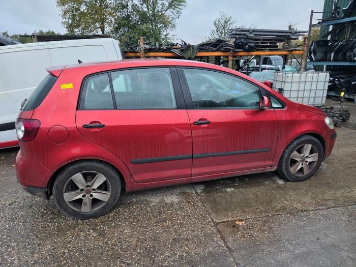 Volkswagen Golf Plus 1.6 FSI 16V Skrotfordon (2005, ORANJE)