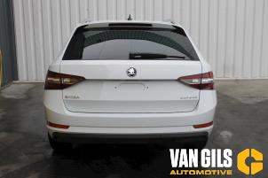 Skoda Superb Combi 1.6 TDI Épave (2017, Blanc)