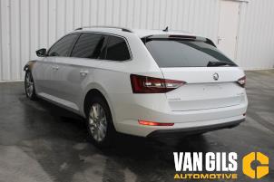 Skoda Superb Combi 1.6 TDI Épave (2017, Blanc)