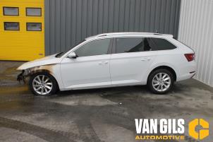 Skoda Superb Combi 1.6 TDI Épave (2017, Blanc)