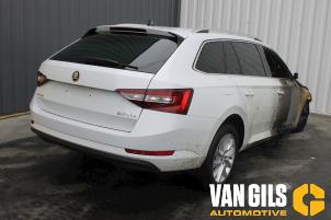 Skoda Superb Combi 1.6 TDI Épave (2017, Blanc)