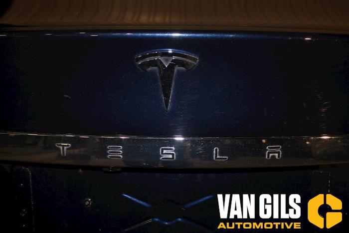 Tesla Model S 85 Performance Samochód złomowany (2015, Niebieski)