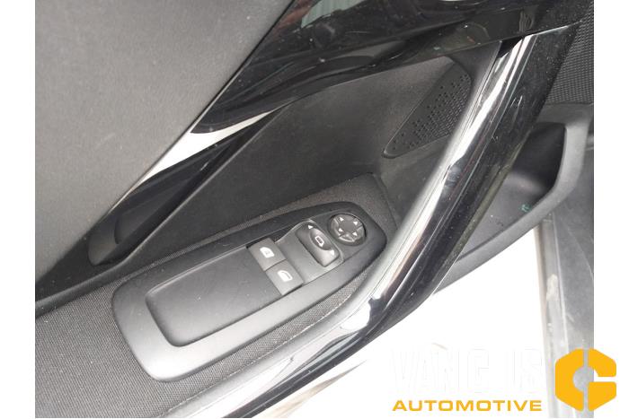 Peugeot 208 I 1.6 Blue HDi 100 Vehículo de desguace (2018, Blanco)