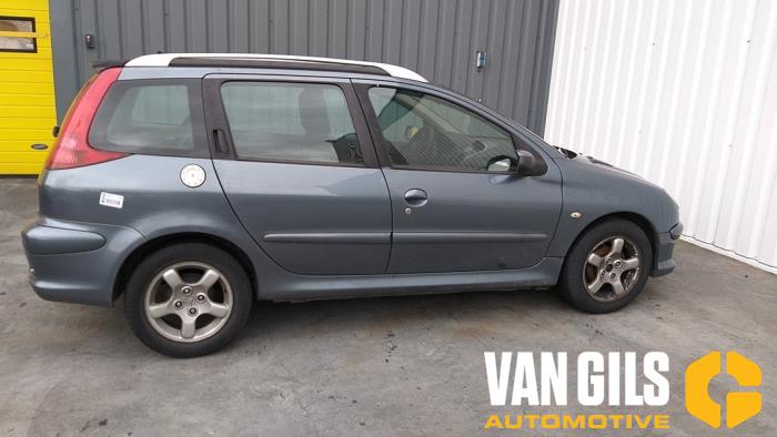 Peugeot 206 SW 1.4 HDi Vehículo de desguace (2006, Acero, Gris plateado, Moonmist)