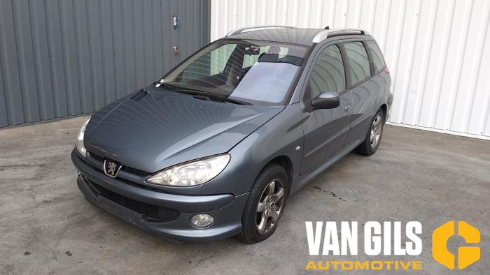 Peugeot 206 SW 1.4 HDi Vehículo de desguace (2006, Acero, Gris plateado, Moonmist)