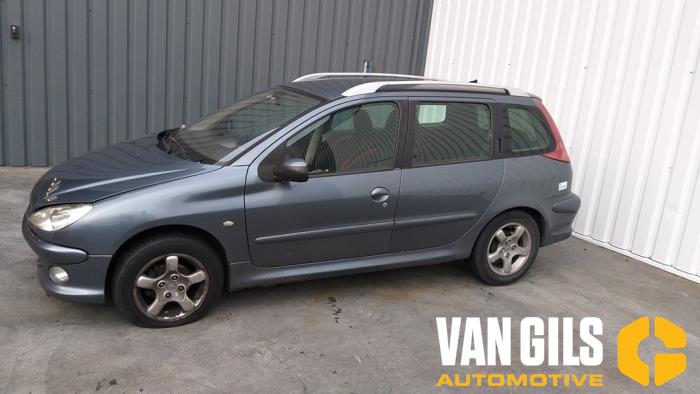 Peugeot 206 SW 1.4 HDi Vehículo de desguace (2006, Acero, Gris plateado, Moonmist)