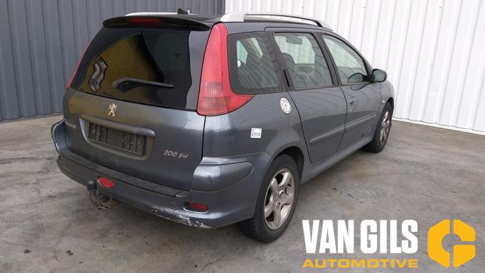 Peugeot 206 SW 1.4 HDi Vehículo de desguace (2006, Acero, Gris plateado, Moonmist)