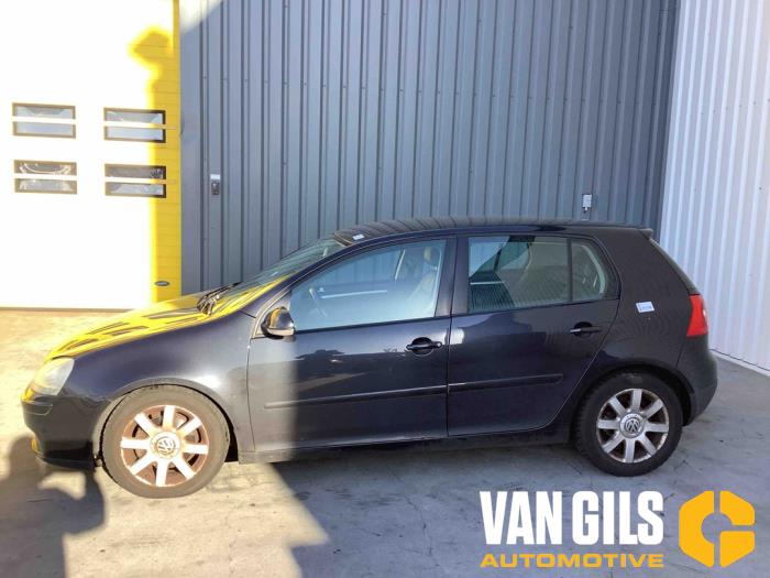 Volkswagen Golf V 2.0 TDI 16V Samochód złomowany (2004, Czarny)