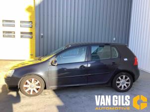 Volkswagen Golf V 2.0 TDI 16V Samochód złomowany (2004, Czarny)