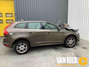 Volvo XC60 I 2.0 D3 20V Épave (2014, Léger, Brun, Bronze)