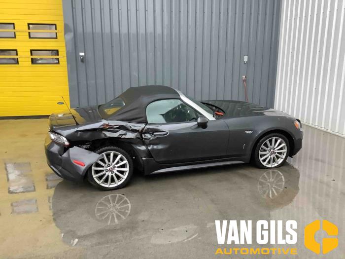 Fiat 124 Spider 1.4 MultiAir Turbo 16V Épave (2016)