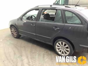 Skoda Fabia 1.4i 16V Vehículo de desguace (2003, Negro)