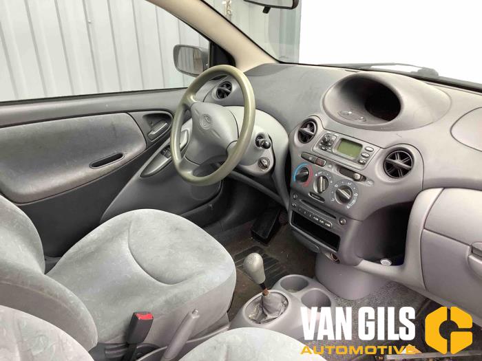 Toyota Yaris 1.0 16V VVT-i Schrottauto (1999, Blau)