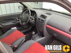 Renault Clio II 1.2 16V Samochód złomowany (2004, Czarny)