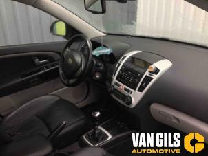 Kia Cee'd Sporty Wagon 2.0 CRDi 16V 140 Épave (2008, Noir)