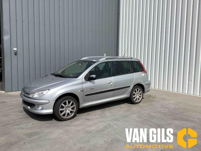 Peugeot 206 SW 1.6 16V Skrotfordon (2005, GRIJS)