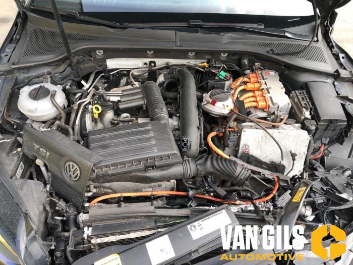 Volkswagen Golf VII 1.4 GTE 16V Samochód złomowany (2015, Czarny)