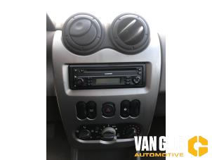 Dacia Sandero I 1.2 16V Épave (2009, Noir)