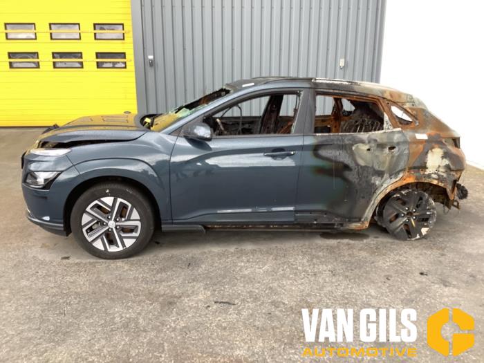Hyundai Kona 39 kWh Schrottauto (2021, Blau)