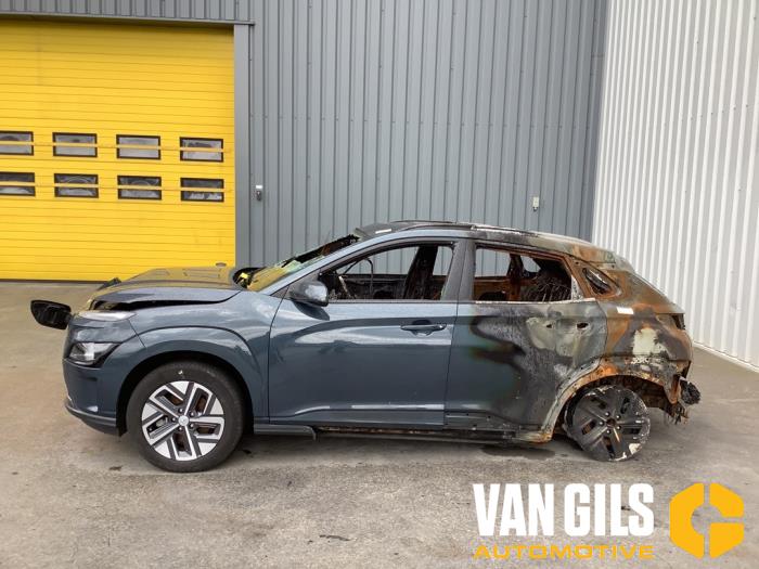 Hyundai Kona 39 kWh Schrottauto (2021, Blau)
