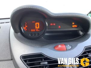 Renault Twingo II 1.2 16V Épave (2010, Rouge)
