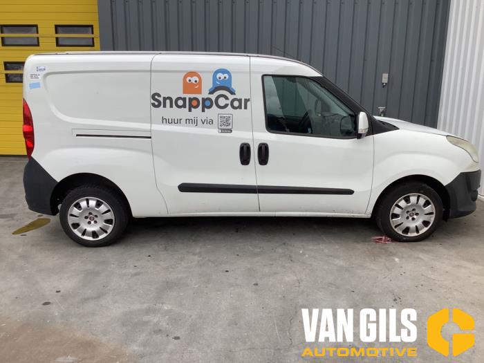 Fiat Doblo Cargo 1.3 MJ 16V DPF Euro 5 Samochód złomowany (2013, Granit)