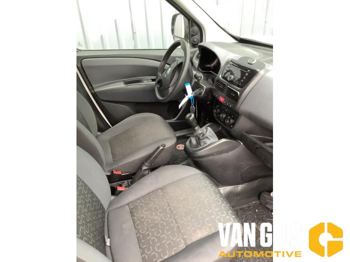 Fiat Doblo Cargo 1.3 MJ 16V DPF Euro 5 Samochód złomowany (2013, Granit)