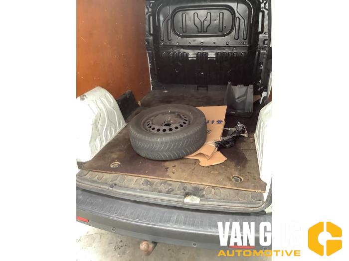 Fiat Doblo Cargo 1.3 MJ 16V DPF Euro 5 Samochód złomowany (2013, Granit)