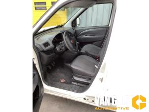 Fiat Doblo Cargo 1.3 MJ 16V DPF Euro 5 Samochód złomowany (2013, Granit)