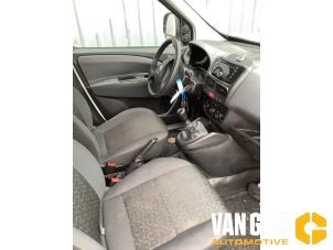 Fiat Doblo Cargo 1.3 MJ 16V DPF Euro 5 Samochód złomowany (2013, Granit)