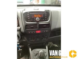 Fiat Doblo Cargo 1.3 MJ 16V DPF Euro 5 Samochód złomowany (2013, Granit)