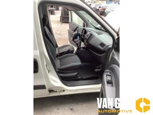 Fiat Doblo Cargo 1.3 MJ 16V DPF Euro 5 Samochód złomowany (2013, Granit)