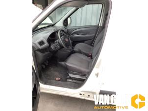 Fiat Doblo Cargo 1.3 MJ 16V DPF Euro 5 Samochód złomowany (2013, Granit)