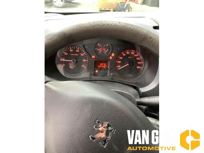 Peugeot Partner 1.6 HDI 90 Épave (2012, Granit)