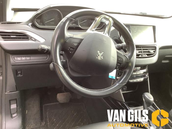 Peugeot 2008 1.2 12V e-THP PureTech 110 Épave (2017, Gris)