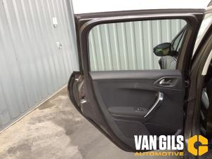 Peugeot 2008 1.2 12V e-THP PureTech 110 Épave (2017, Gris)