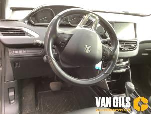 Peugeot 2008 1.2 12V e-THP PureTech 110 Épave (2017, Gris)