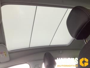 Peugeot 2008 1.2 12V e-THP PureTech 110 Épave (2017, Gris)