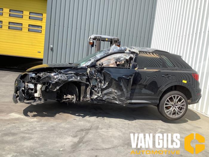 Audi Q3 1.5 35 TFSI 16V Épave (2019, Noir)