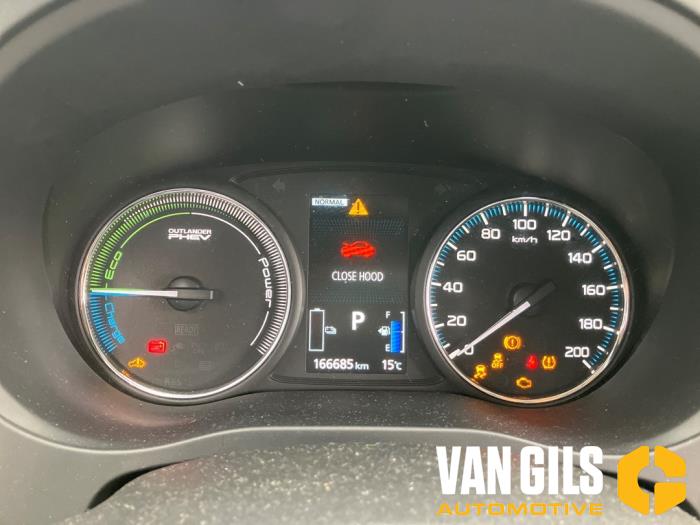 Mitsubishi Outlander 2.0 16V PHEV 4x4 Vehículo de desguace (2016, Gris)