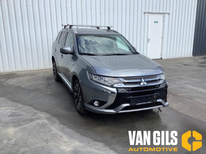 Mitsubishi Outlander 2.0 16V PHEV 4x4 Vehículo de desguace (2016, Gris)