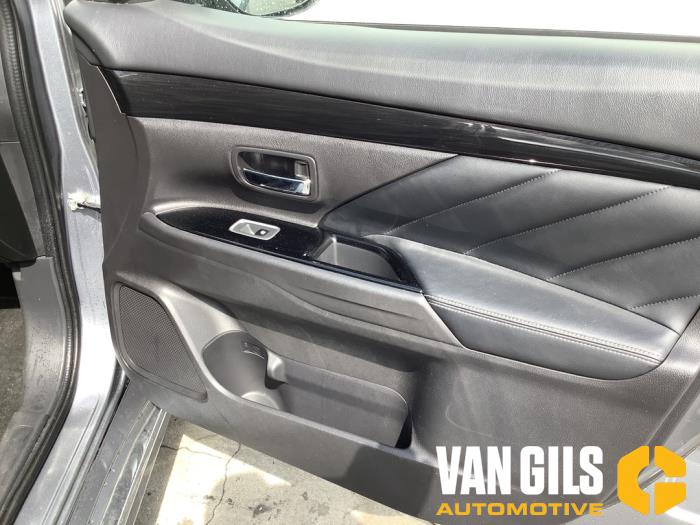 Mitsubishi Outlander 2.0 16V PHEV 4x4 Vehículo de desguace (2016, Gris)