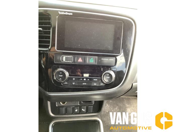 Mitsubishi Outlander 2.0 16V PHEV 4x4 Vehículo de desguace (2016, Gris)