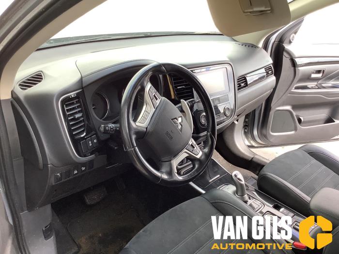 Mitsubishi Outlander 2.0 16V PHEV 4x4 Vehículo de desguace (2016, Gris)