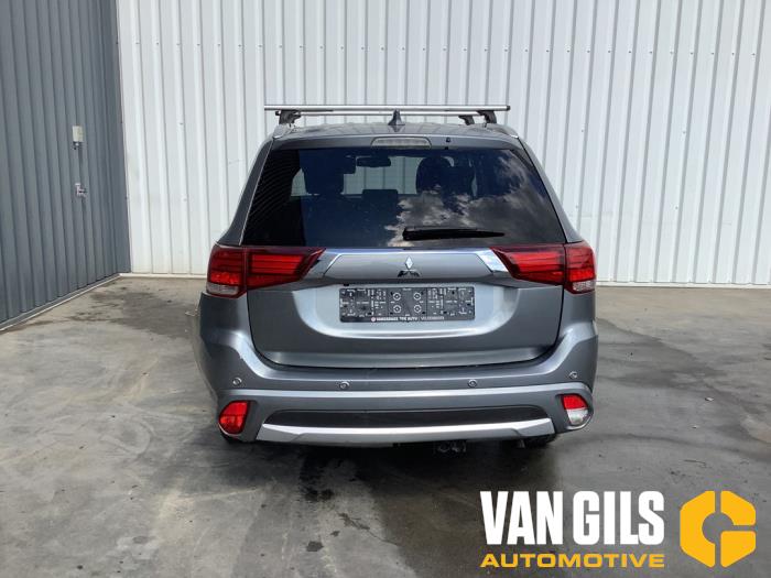 Mitsubishi Outlander 2.0 16V PHEV 4x4 Vehículo de desguace (2016, Gris)