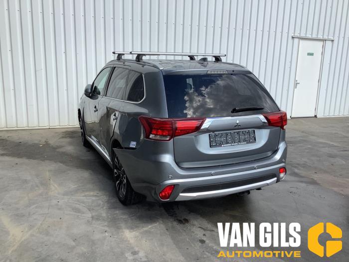 Mitsubishi Outlander 2.0 16V PHEV 4x4 Vehículo de desguace (2016, Gris)