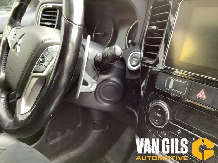 Mitsubishi Outlander 2.0 16V PHEV 4x4 Vehículo de desguace (2016, Gris)