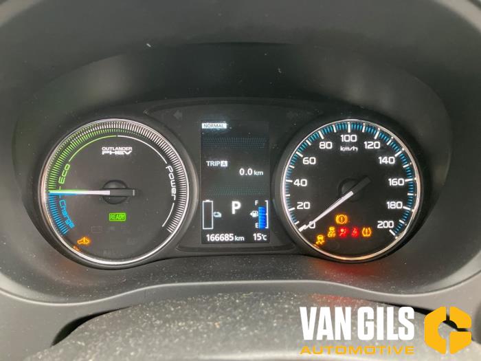 Mitsubishi Outlander 2.0 16V PHEV 4x4 Vehículo de desguace (2016, Gris)