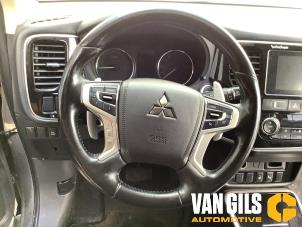 Mitsubishi Outlander 2.0 16V PHEV 4x4 Vehículo de desguace (2016, Gris)